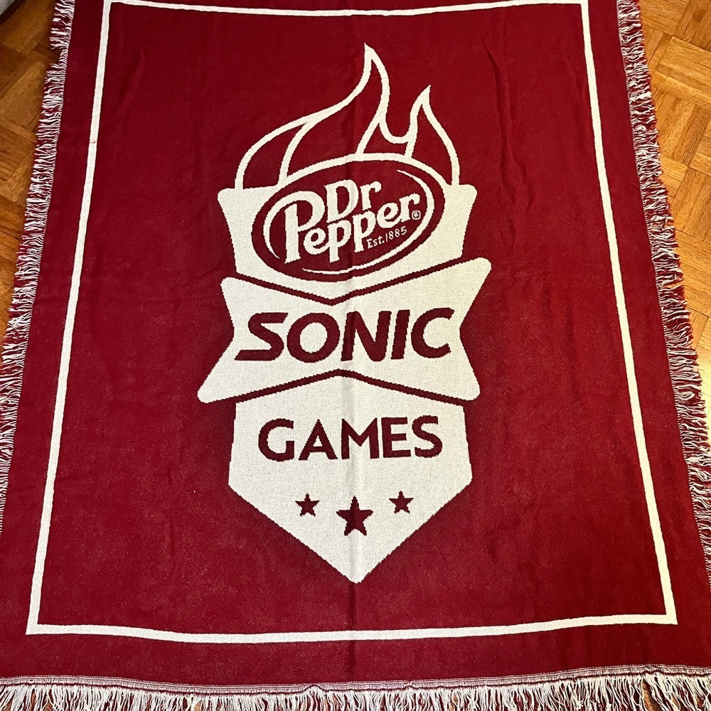 Dr. Pepper Sonic Games Promotional Woven Throw Blanket Sonic Drive In Merch - Picture 5 of 10